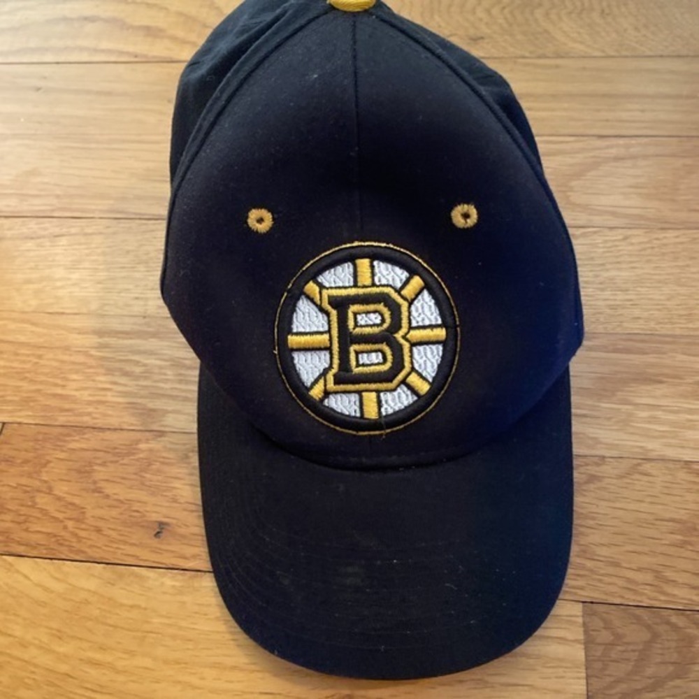 Bruins Official Team Hat Zephyr Black Yellow Logo Fit L XL 27